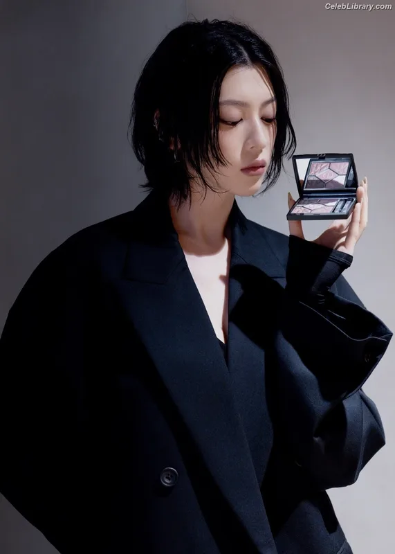 Ayaka Miyoshi photo 20 of 1210