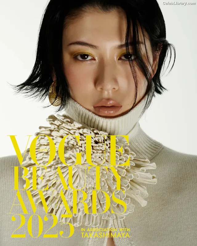 Ayaka Miyoshi photo 10 of 1210