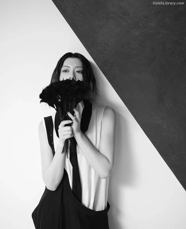 Ayaka Miyoshi photo 13 of 1210