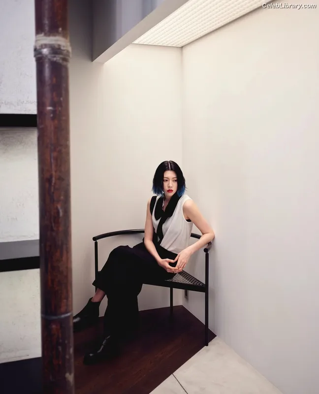 Ayaka Miyoshi photo 16 of 1210