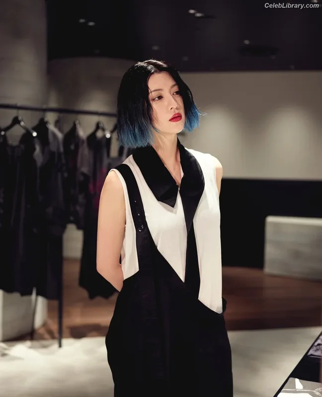Ayaka Miyoshi photo 17 of 1210