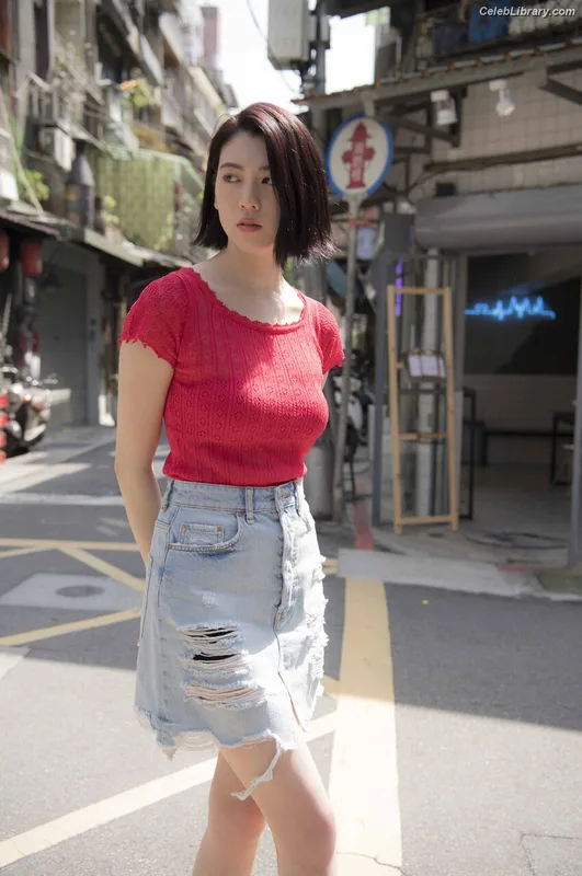 Ayaka Miyoshi photo 3 of 1210