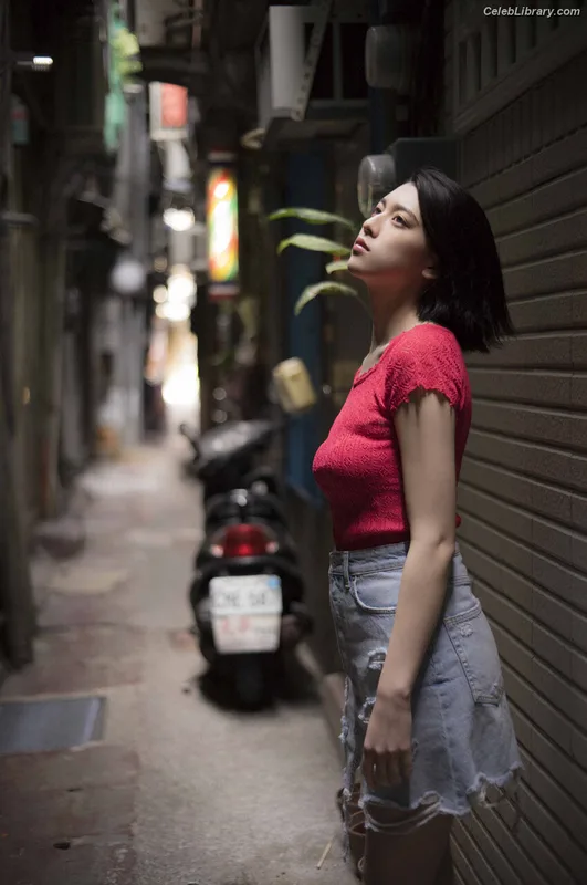 Ayaka Miyoshi photo 6 of 1210