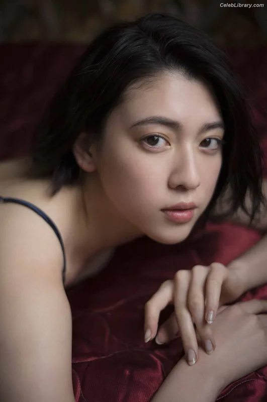 Ayaka Miyoshi photo 20 of 1210