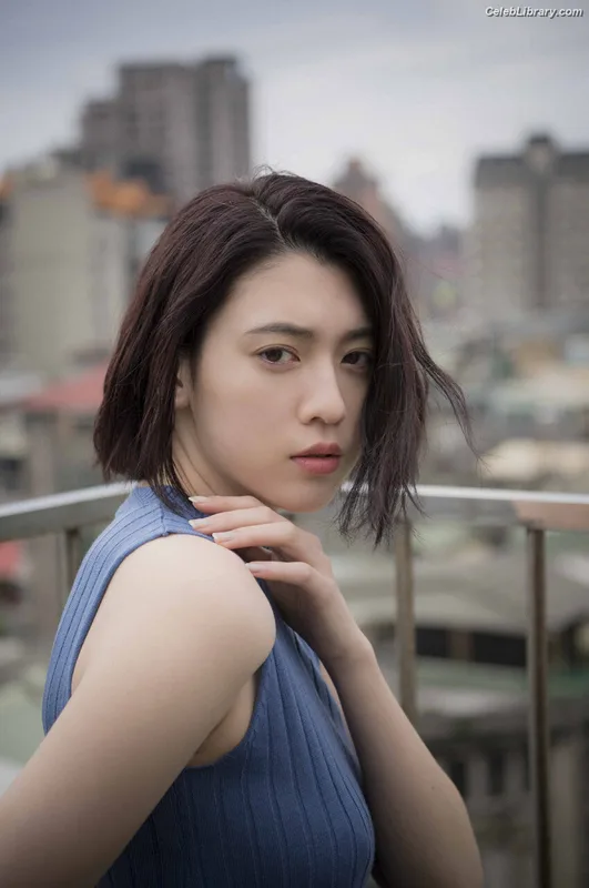 Ayaka Miyoshi photo 13 of 1210