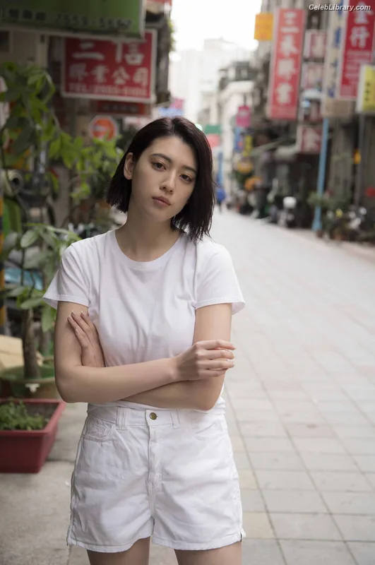 Ayaka Miyoshi photo 15 of 1210