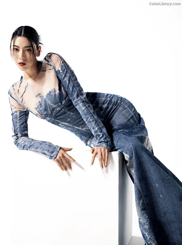 Ayaka Miyoshi photo 24 of 1210