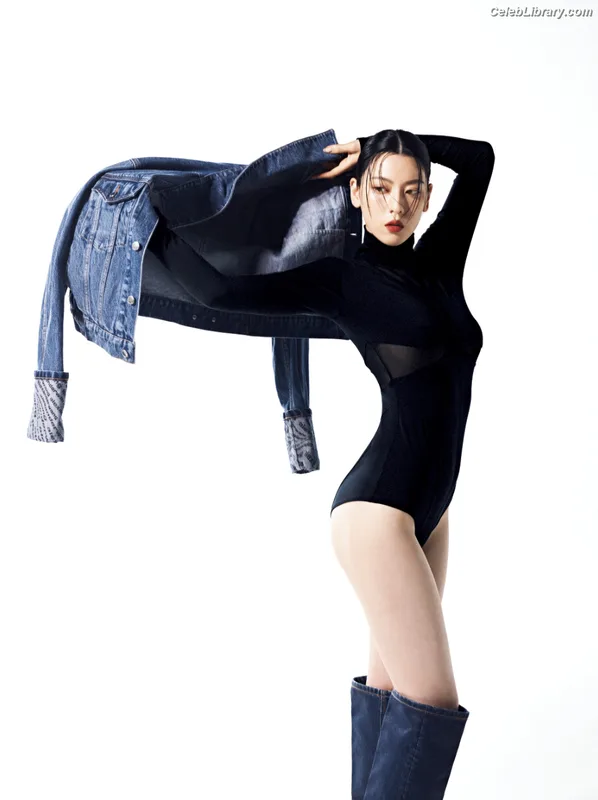 Ayaka Miyoshi photo 1 of 1210