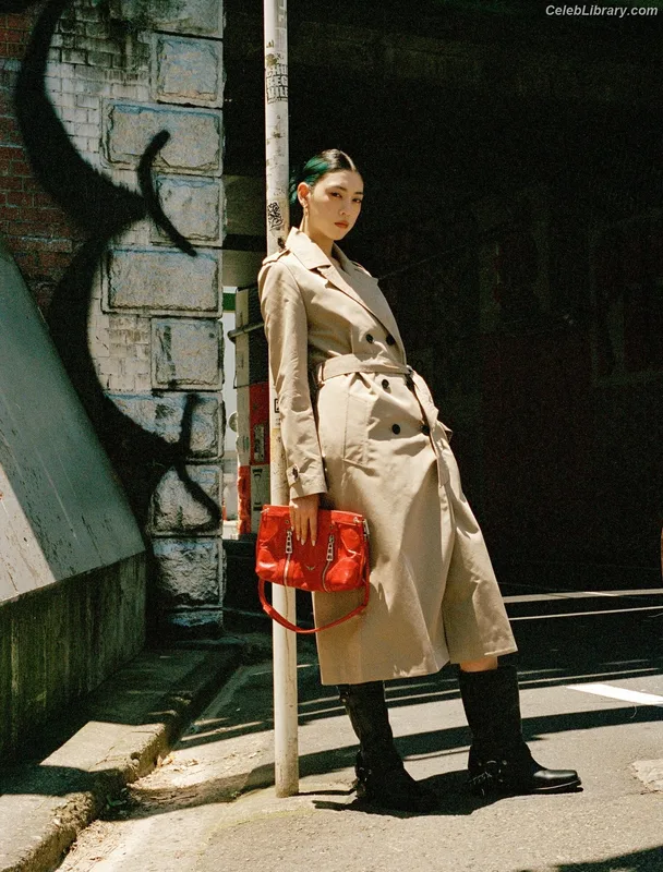 Ayaka Miyoshi photo 16 of 1210