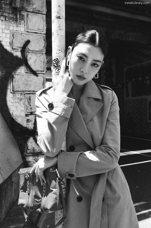 Ayaka Miyoshi photo 1 of 1210