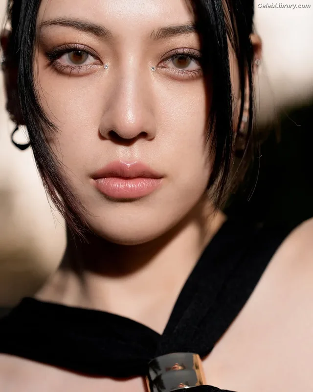 Ayaka Miyoshi photo 8 of 1210