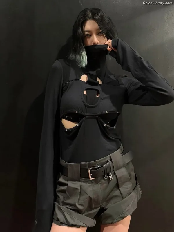 Ayaka Miyoshi photo 3 of 1210