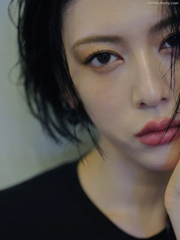 Ayaka Miyoshi photo 14 of 1210