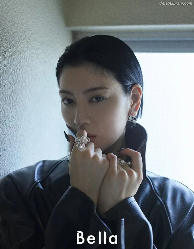Ayaka Miyoshi photo 15 of 1210