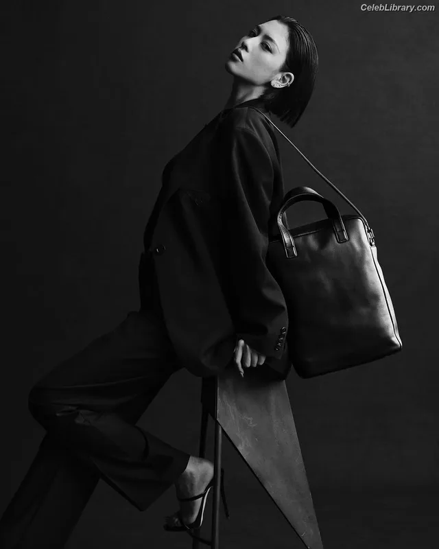 Ayaka Miyoshi photo 5 of 1210