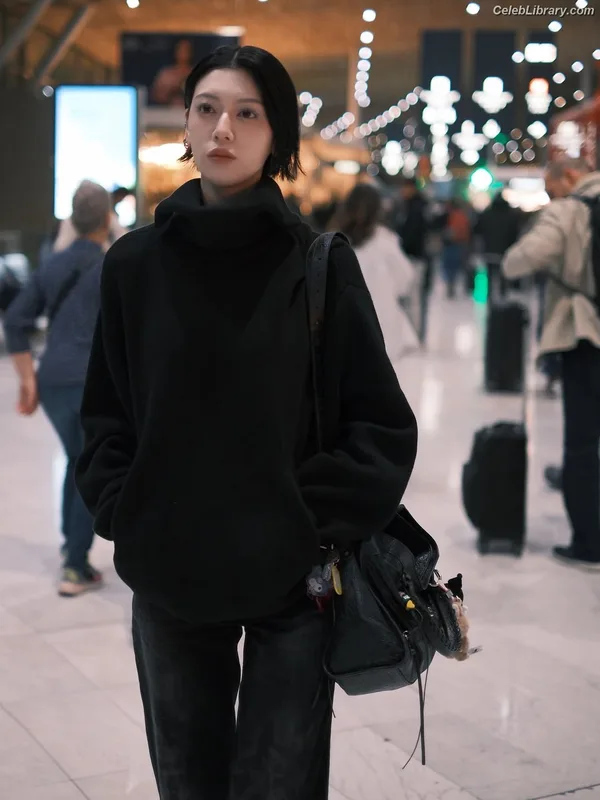 Ayaka Miyoshi photo 7 of 1210