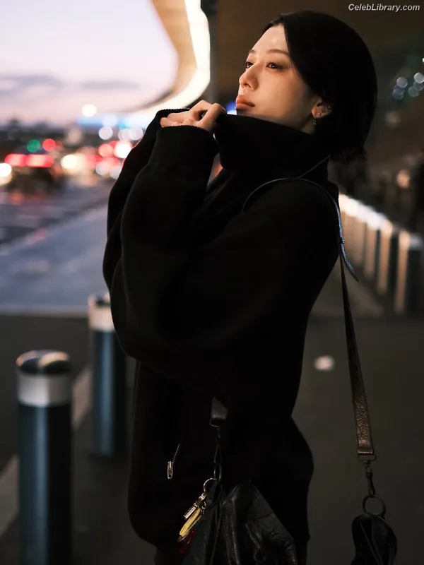 Ayaka Miyoshi photo 8 of 1210