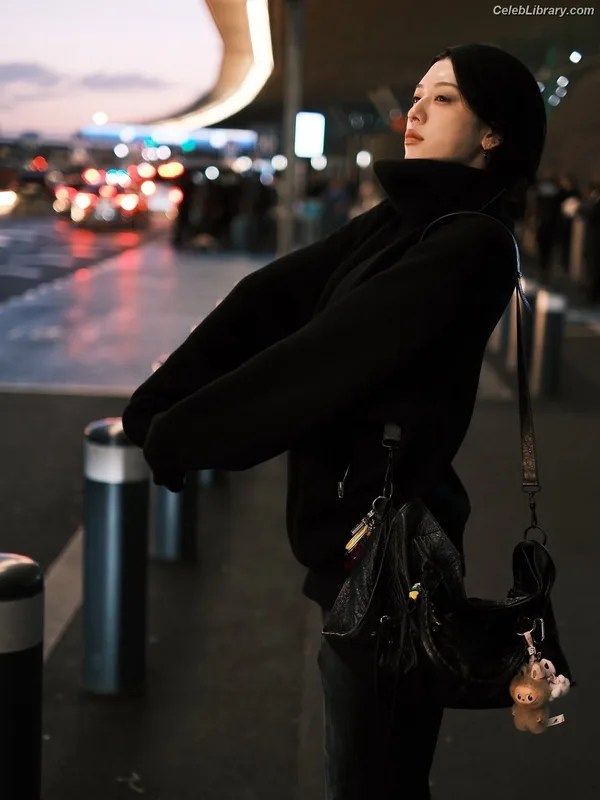 Ayaka Miyoshi photo 10 of 1210