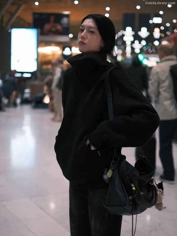 Ayaka Miyoshi photo 11 of 1210