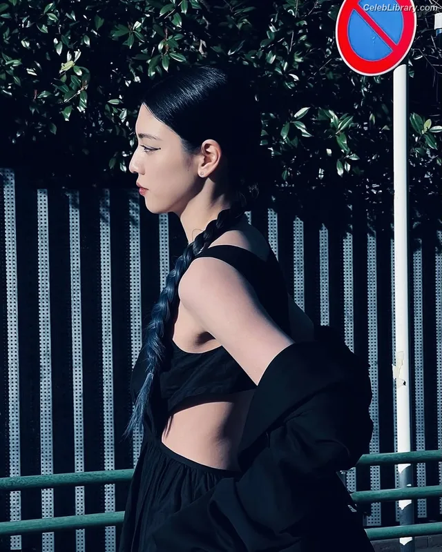 Ayaka Miyoshi photo 24 of 1210