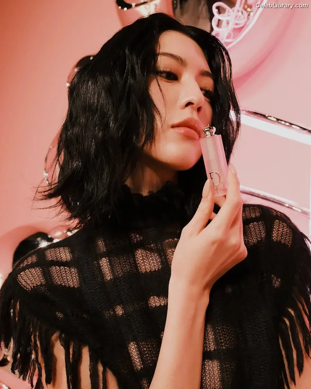 Ayaka Miyoshi photo 15 of 1210