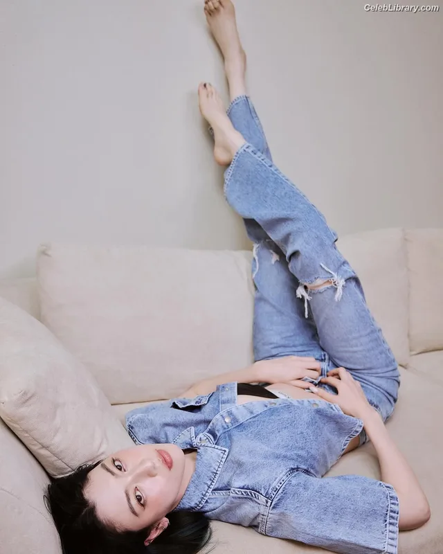 Ayaka Miyoshi photo 18 of 1210