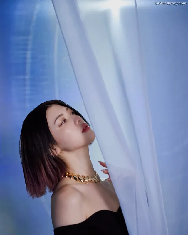 Ayaka Miyoshi photo 2 of 1210