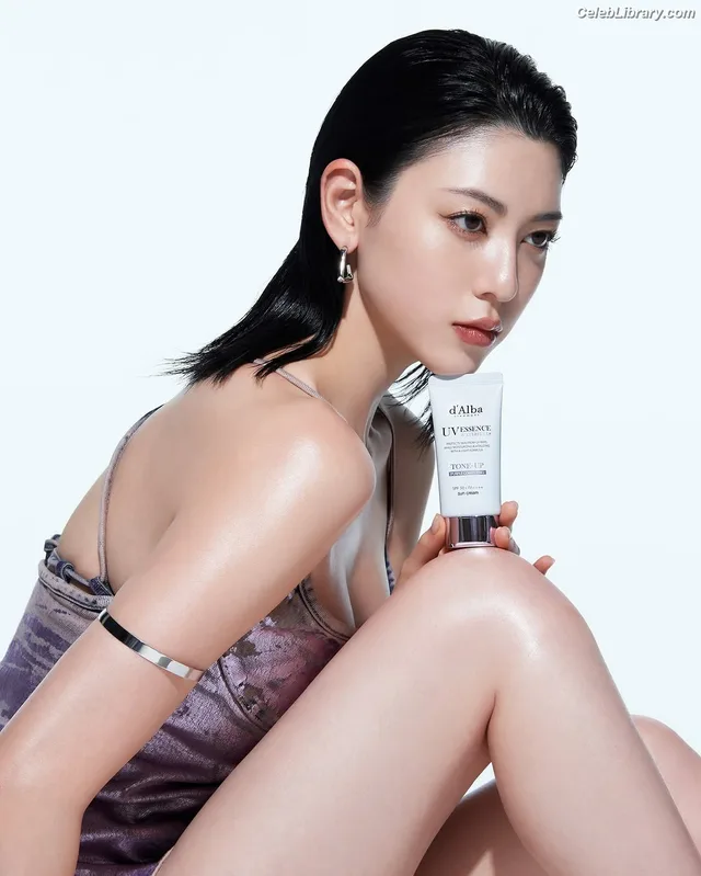 Ayaka Miyoshi photo 12 of 1210