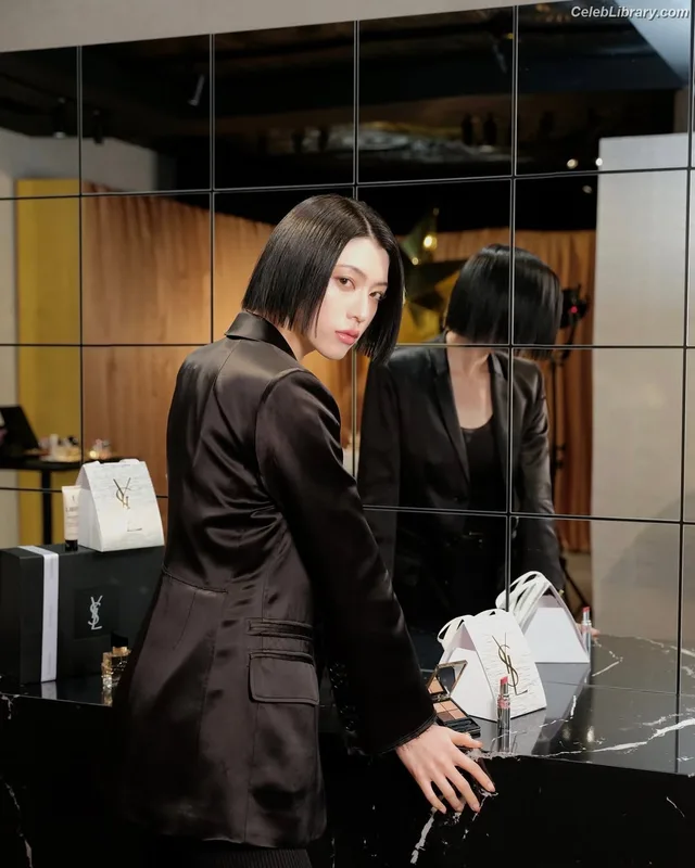 Ayaka Miyoshi photo 18 of 1210