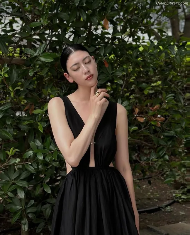 Ayaka Miyoshi photo 4 of 1210
