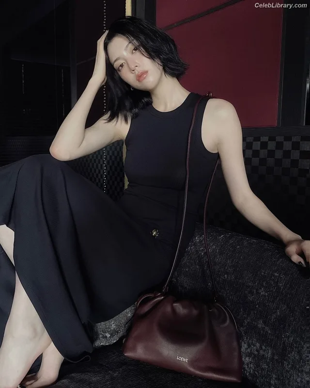 Ayaka Miyoshi photo 7 of 1210