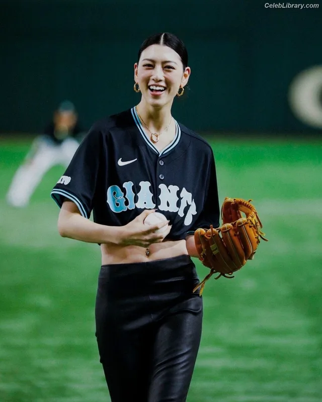 Ayaka Miyoshi photo 17 of 1210