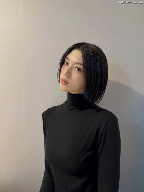 Ayaka Miyoshi photo 4 of 1210