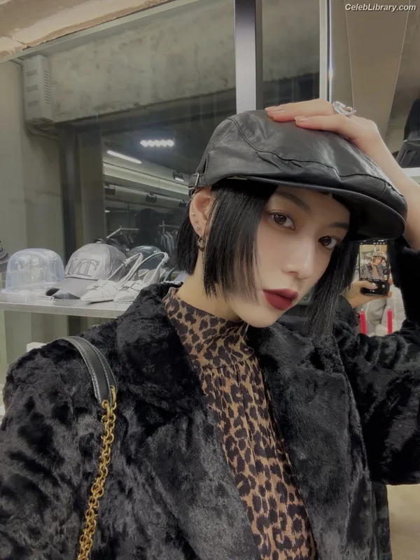 Ayaka Miyoshi photo 7 of 1210