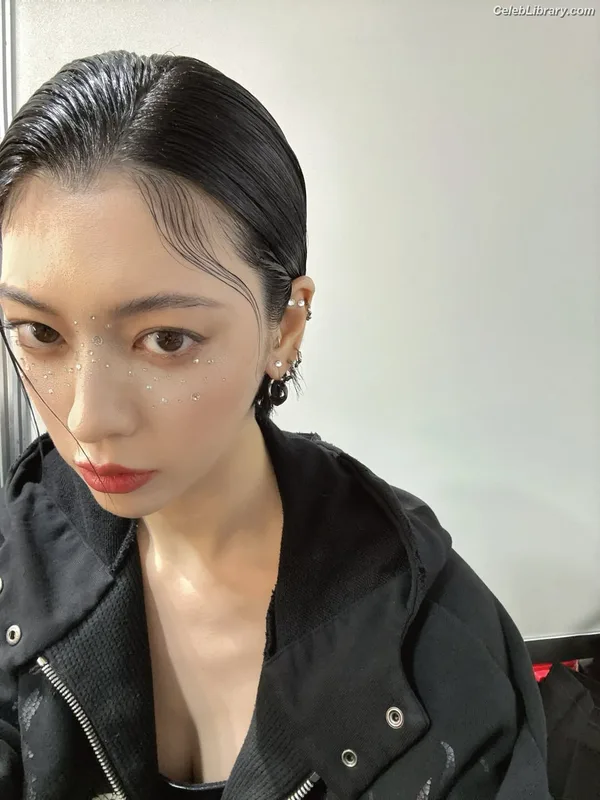 Ayaka Miyoshi photo 8 of 1210