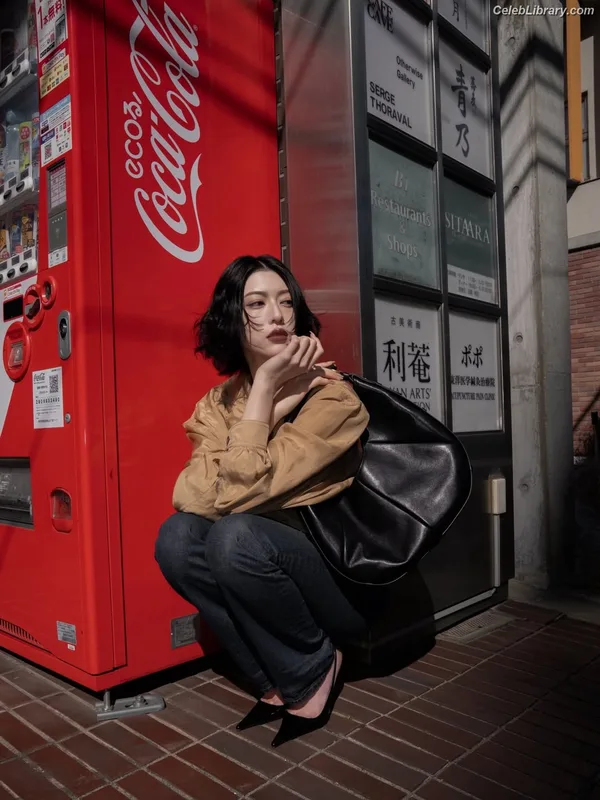 Ayaka Miyoshi photo 16 of 1210