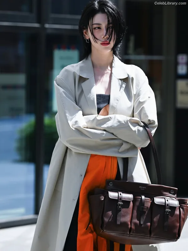 Ayaka Miyoshi photo 15 of 1210
