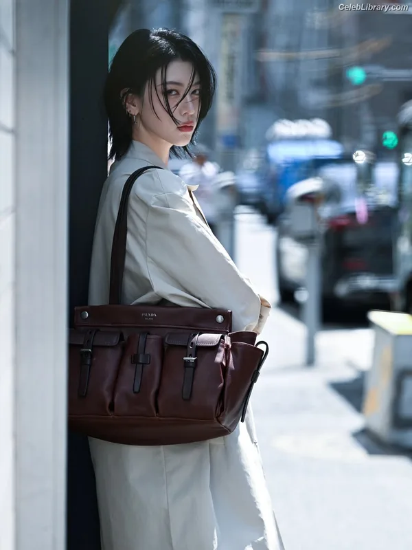 Ayaka Miyoshi photo 16 of 1210