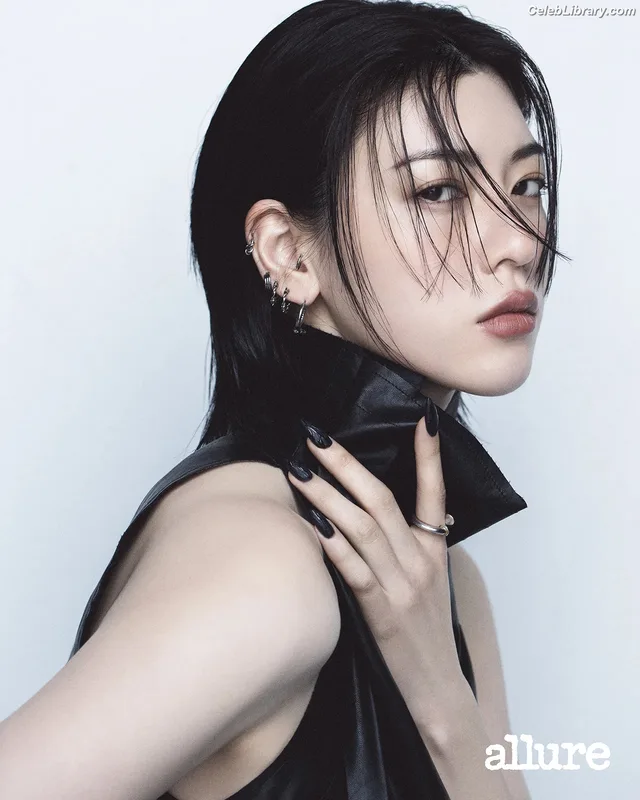 Ayaka Miyoshi photo 19 of 1210