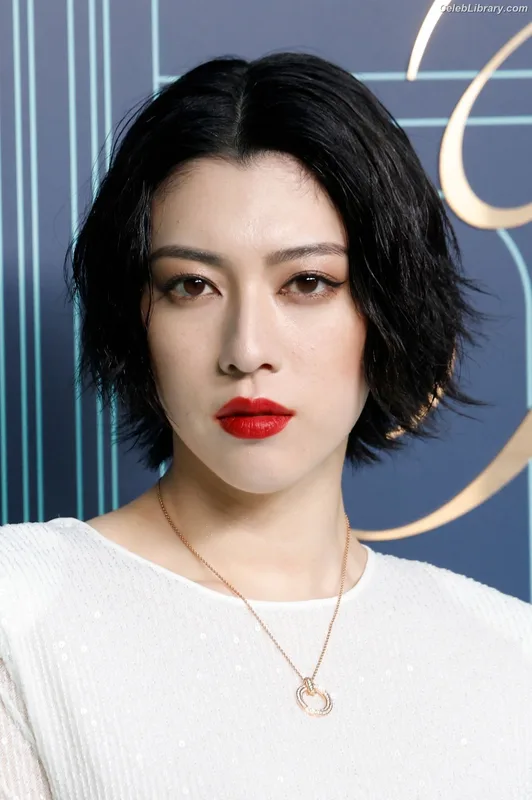 Ayaka Miyoshi photo 15 of 1210