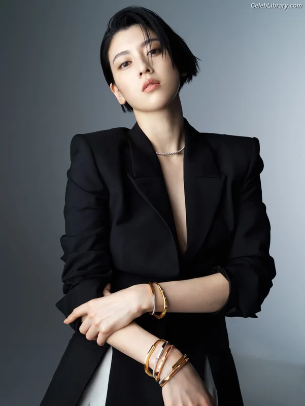Ayaka Miyoshi photo 20 of 1210