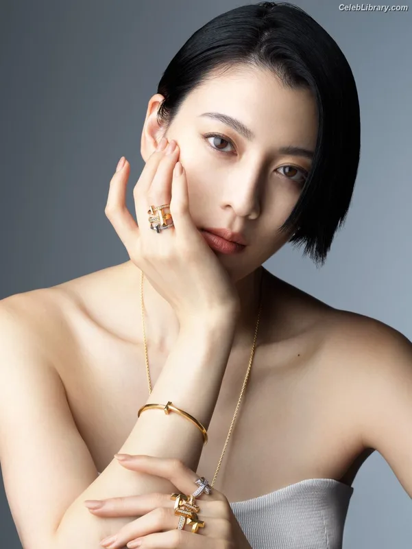 Ayaka Miyoshi photo 21 of 1210