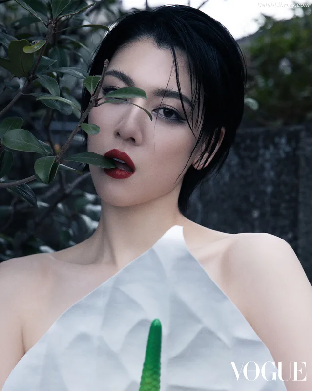 Ayaka Miyoshi photo 3 of 1210