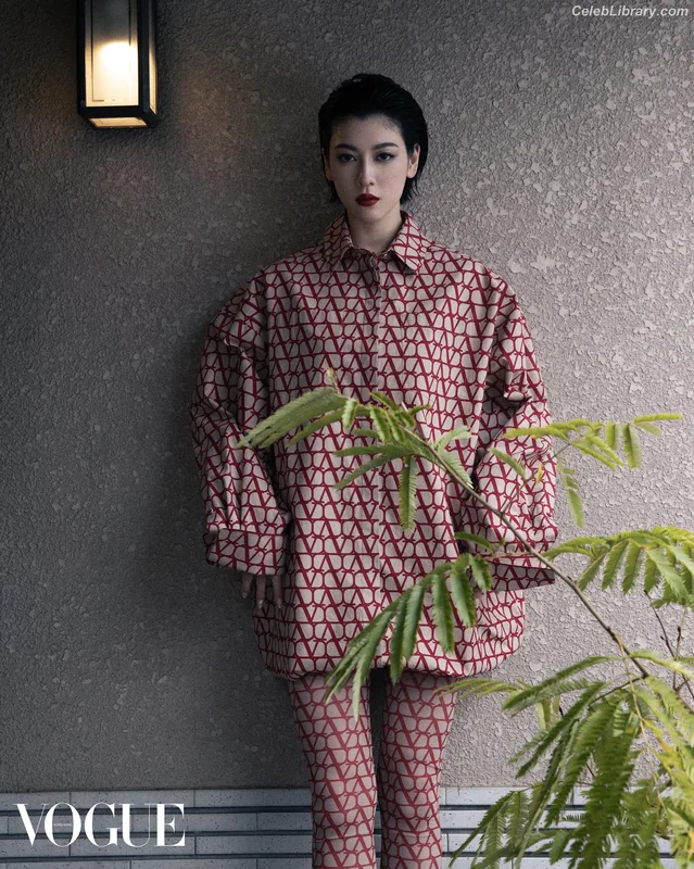 Ayaka Miyoshi photo 5 of 1210