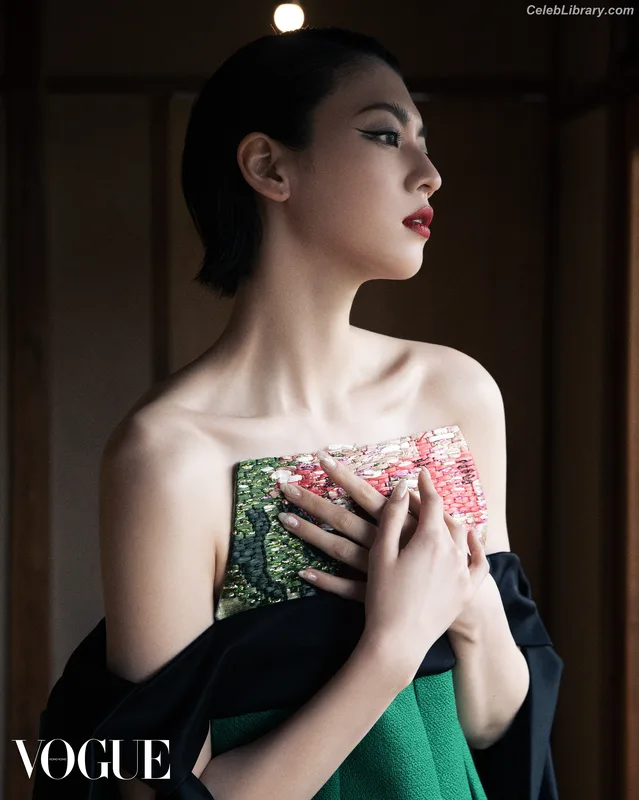 Ayaka Miyoshi photo 6 of 1210