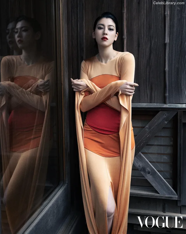 Ayaka Miyoshi photo 10 of 1210