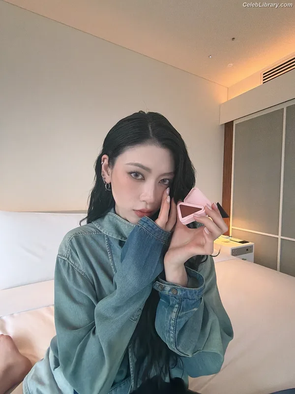 Ayaka Miyoshi photo 8 of 1210