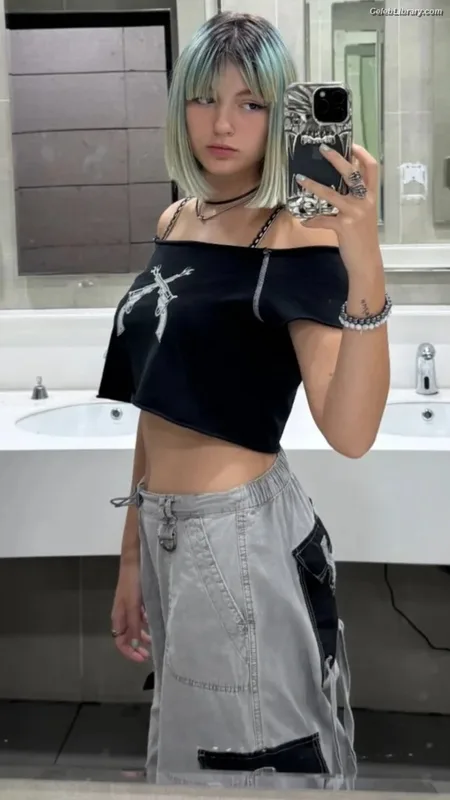 Ayça Tilki photo 10 of 78
