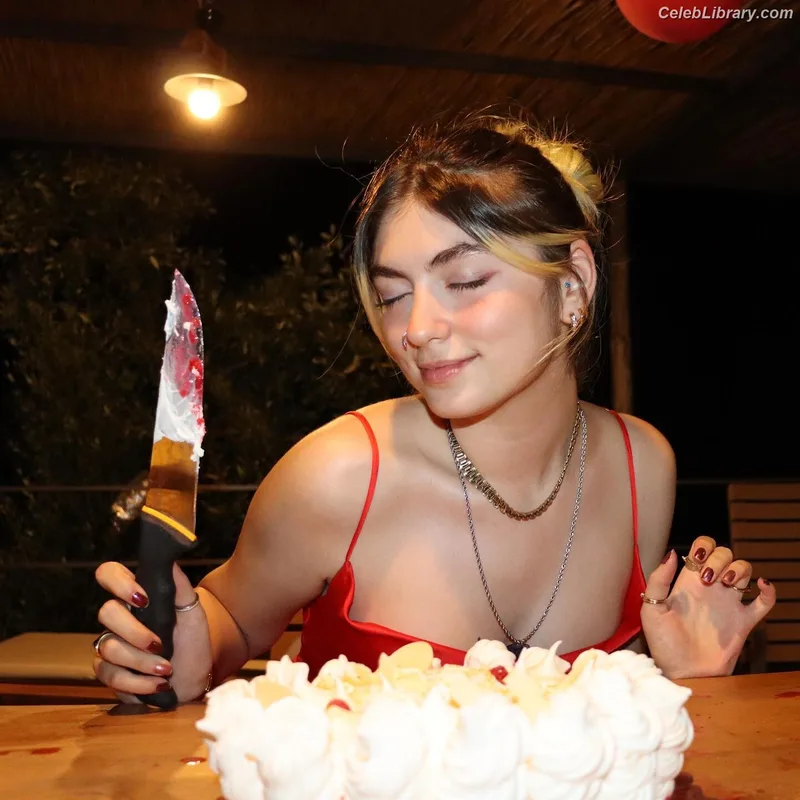 Ayça Tilki photo 14 of 78