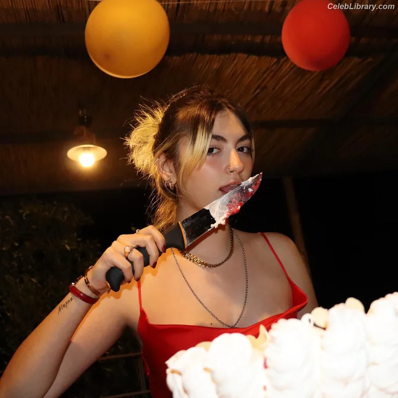 Ayça Tilki photo 15 of 78